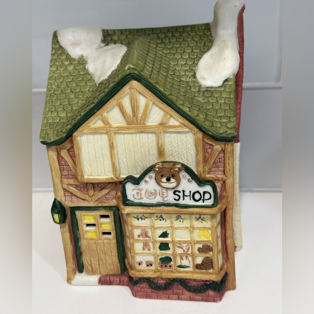 Dickensville Porcelain Lighted House Christmas Village Collectible Toy shop